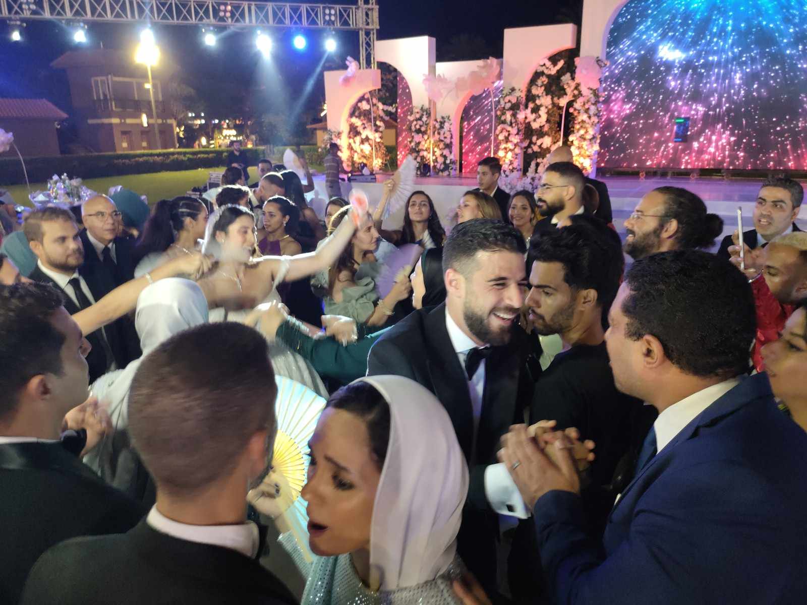 كل الناس فرحانه في زفاف نور الشربيني بالإسكندرية