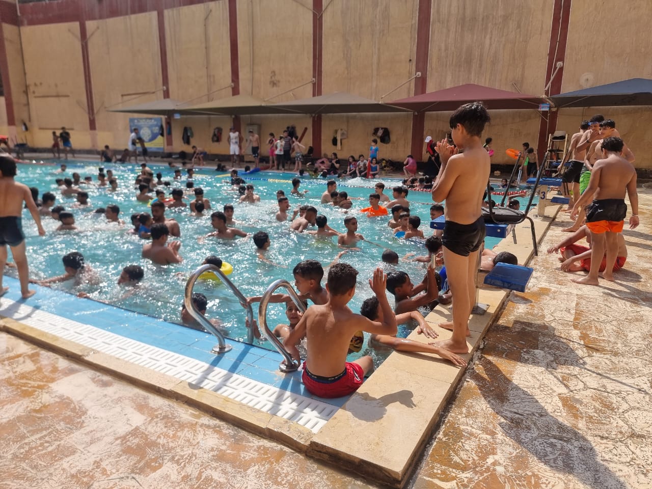 حمامات سباحة مراكز الشباب