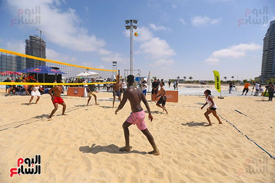مباريات كرة شاطئية في مهرجان العلمين الجديدة
