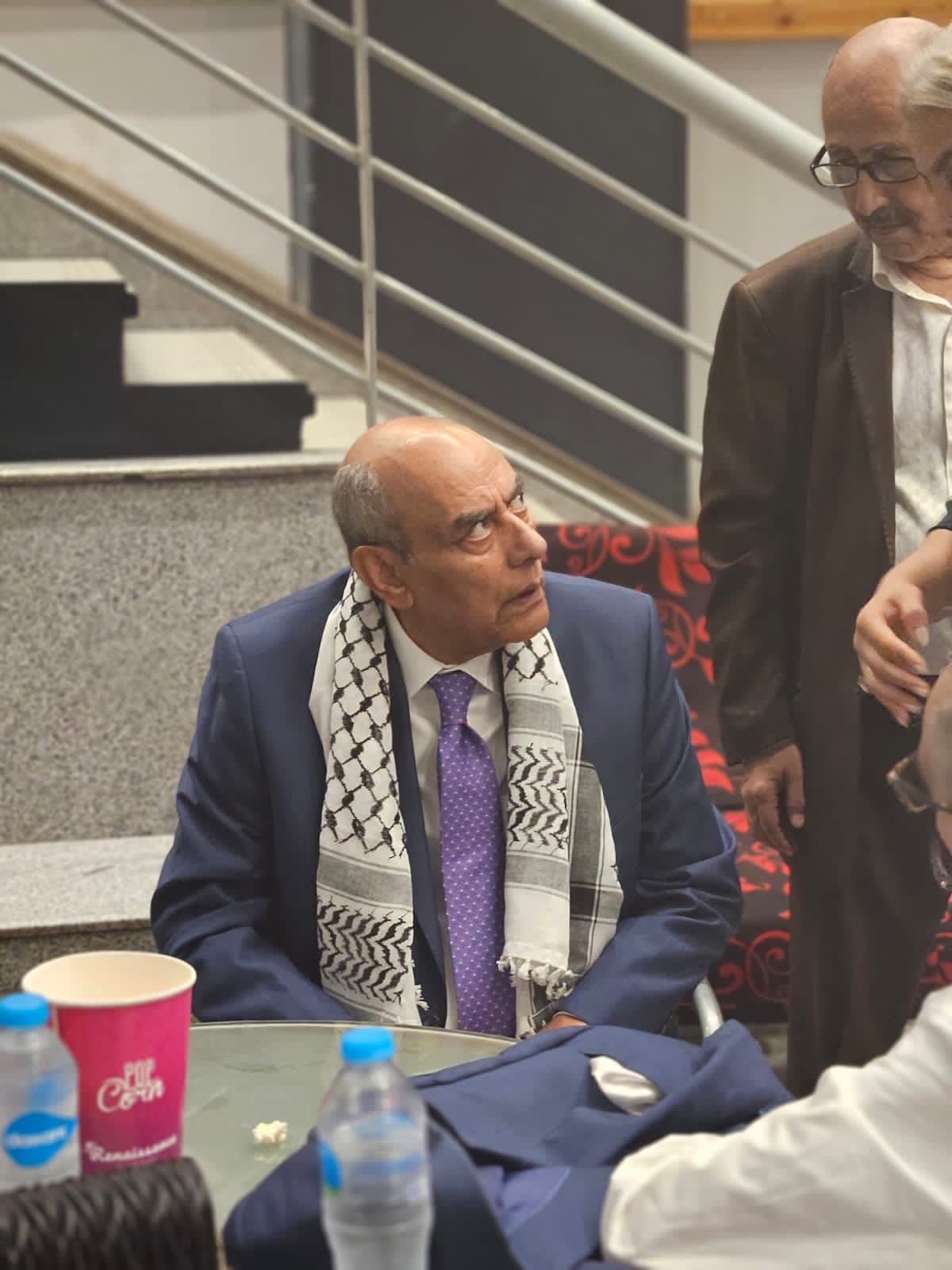 أحمد بدير بالشال الفلسطيني في ختام مهرجان جمعية الفيلم (3)