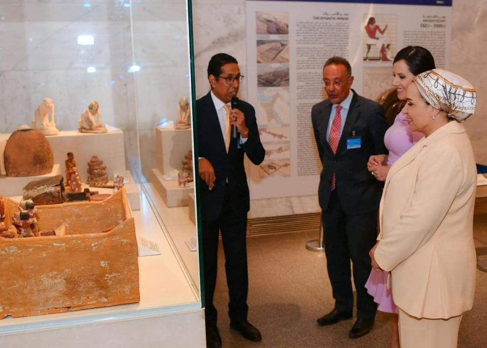 السيدة انتصار السيسى وقرينة رئيس صربيا يزوران المتحف القومى للحضارة   (1)