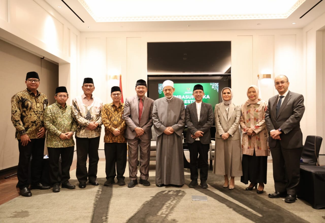 جانب من زيارة فضيلة الإمام الأكبر شيخ الأزهر لإندونيسيا في ختام جولته بشرق آسيا