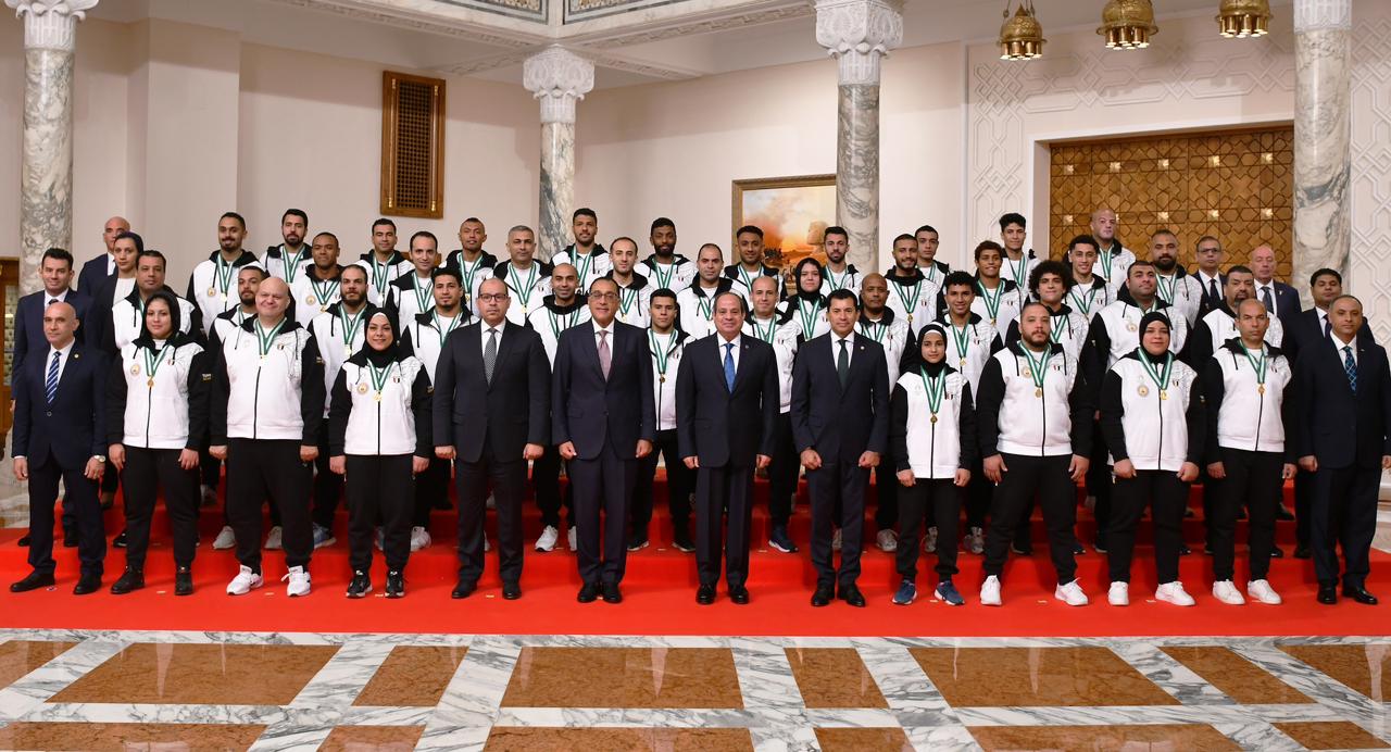 الرئيس السيسى يستقبل الحاصلين على ميداليات ذهبية ببطولة الألعاب الأفريقية (4)