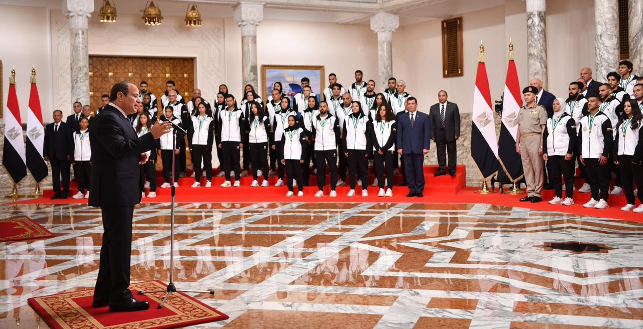 الرئيس السيسى يستقبل الحاصلين على ميداليات ذهبية ببطولة الألعاب الأفريقية (6)