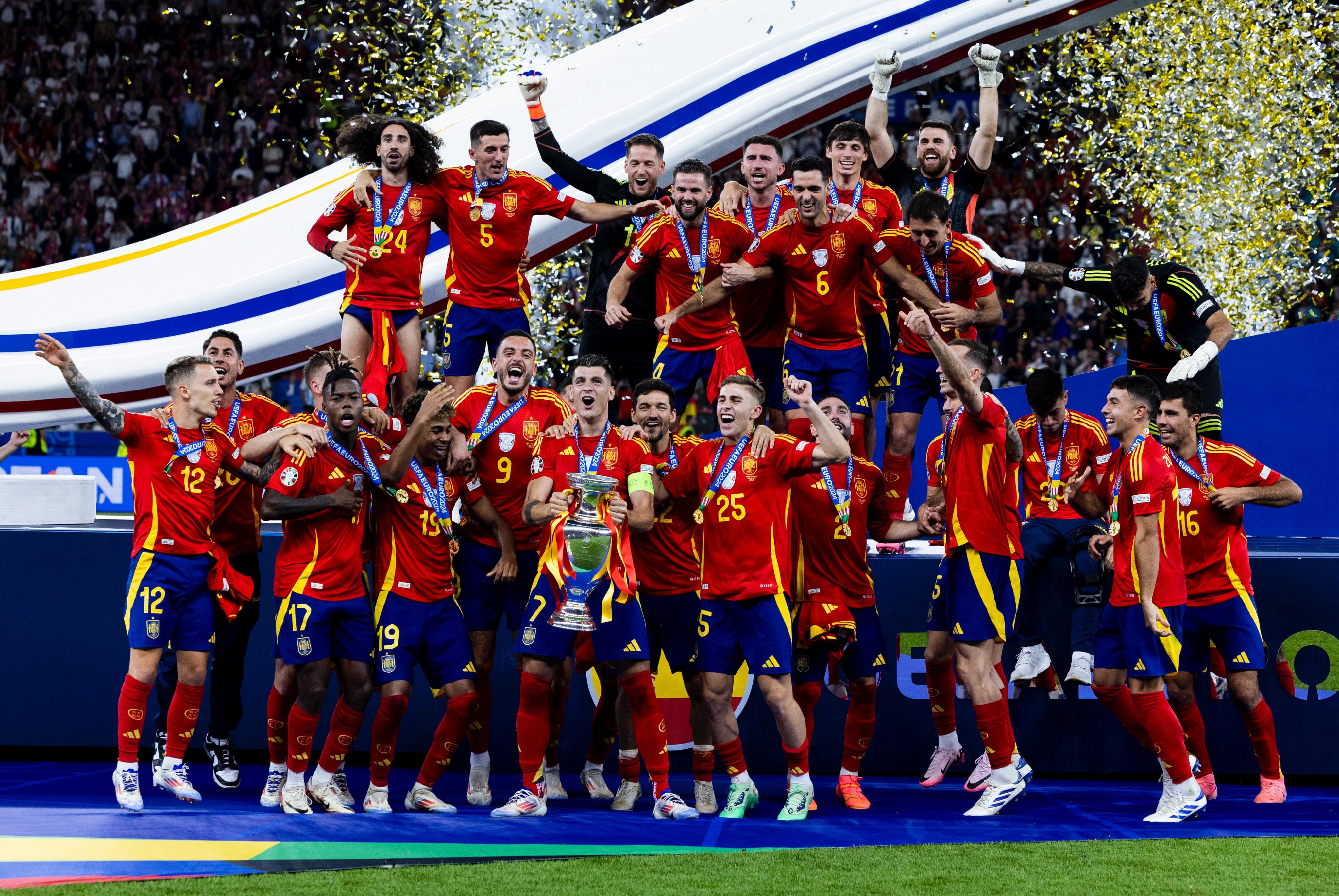 مراسم تتويج منتخب إسبانيا بلقب يورو 2024 (3)