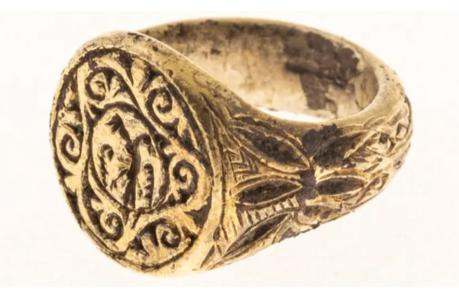 اكتشاف خاتم من العصور الوسطى