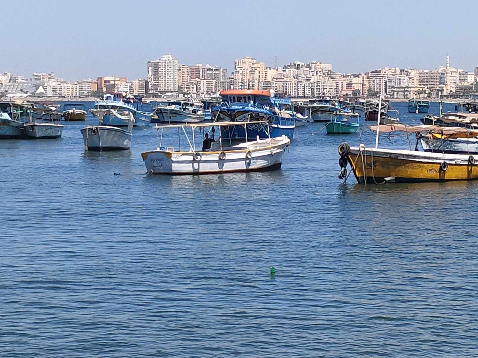 مراكب التنزه في مرسي بحري بالإسكندرية