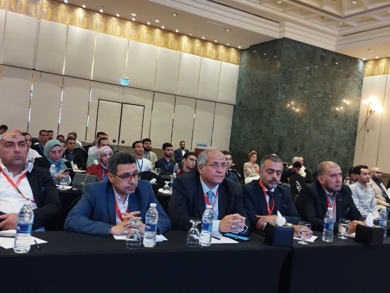 د احمد عبد الهادى رئيس المؤتمر وعدد من الحضور