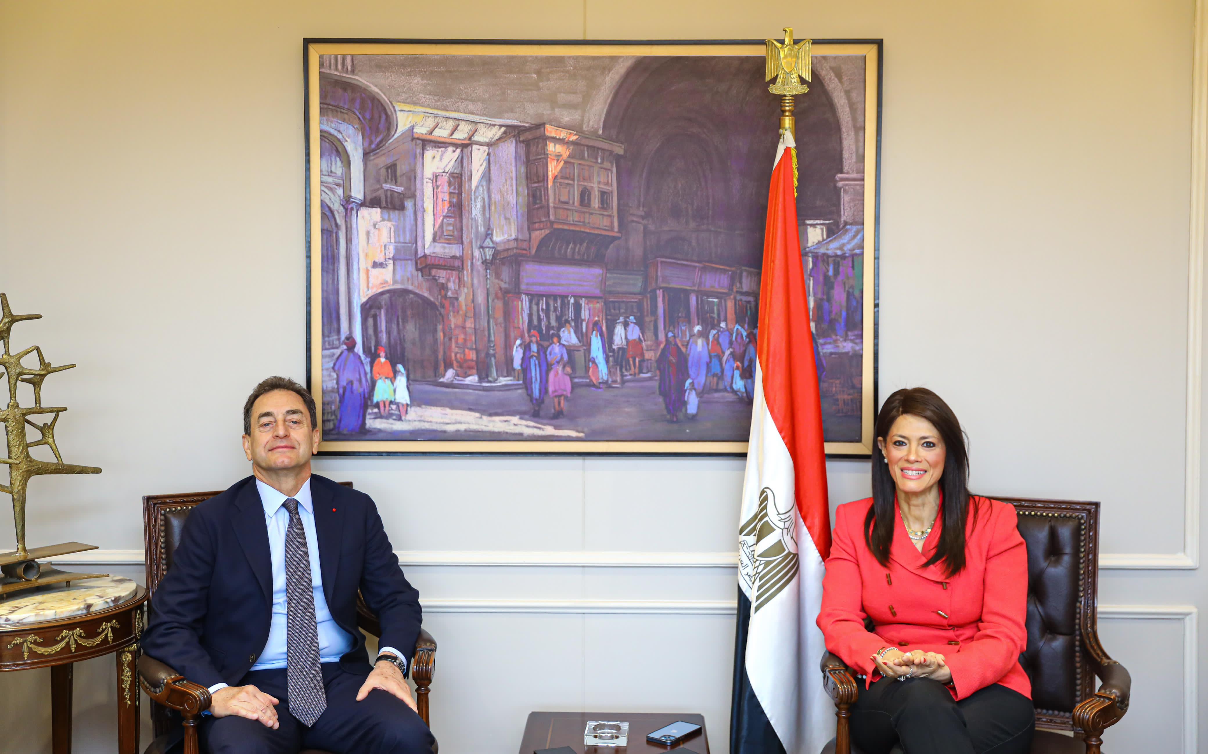رانيا المشاط تلتقي السفير الفرنسي ورئيسة الشئون الثنائية بوزارة الاقتصاد الفرنسية (1)
