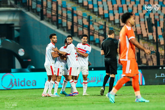 احتفال ناصر ماهر مع لاعبى الزمالك