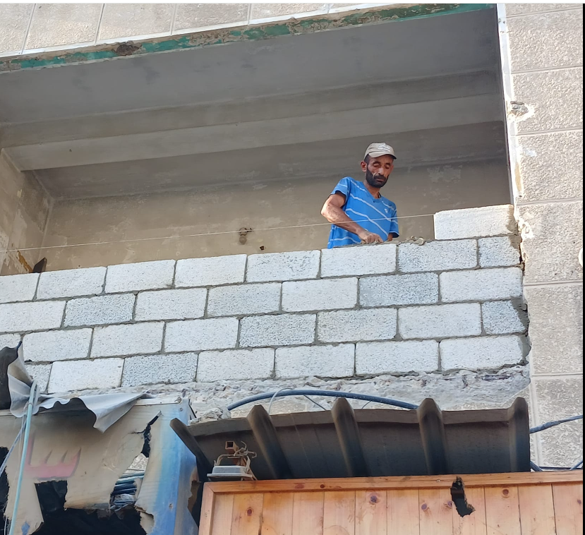 جانب من ترميم بعض المنازل المدمرة جزئيا في غزة