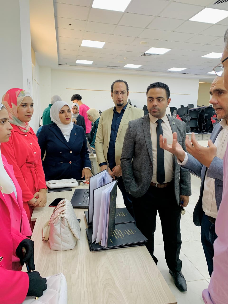 جزء من الأنشطة (4)