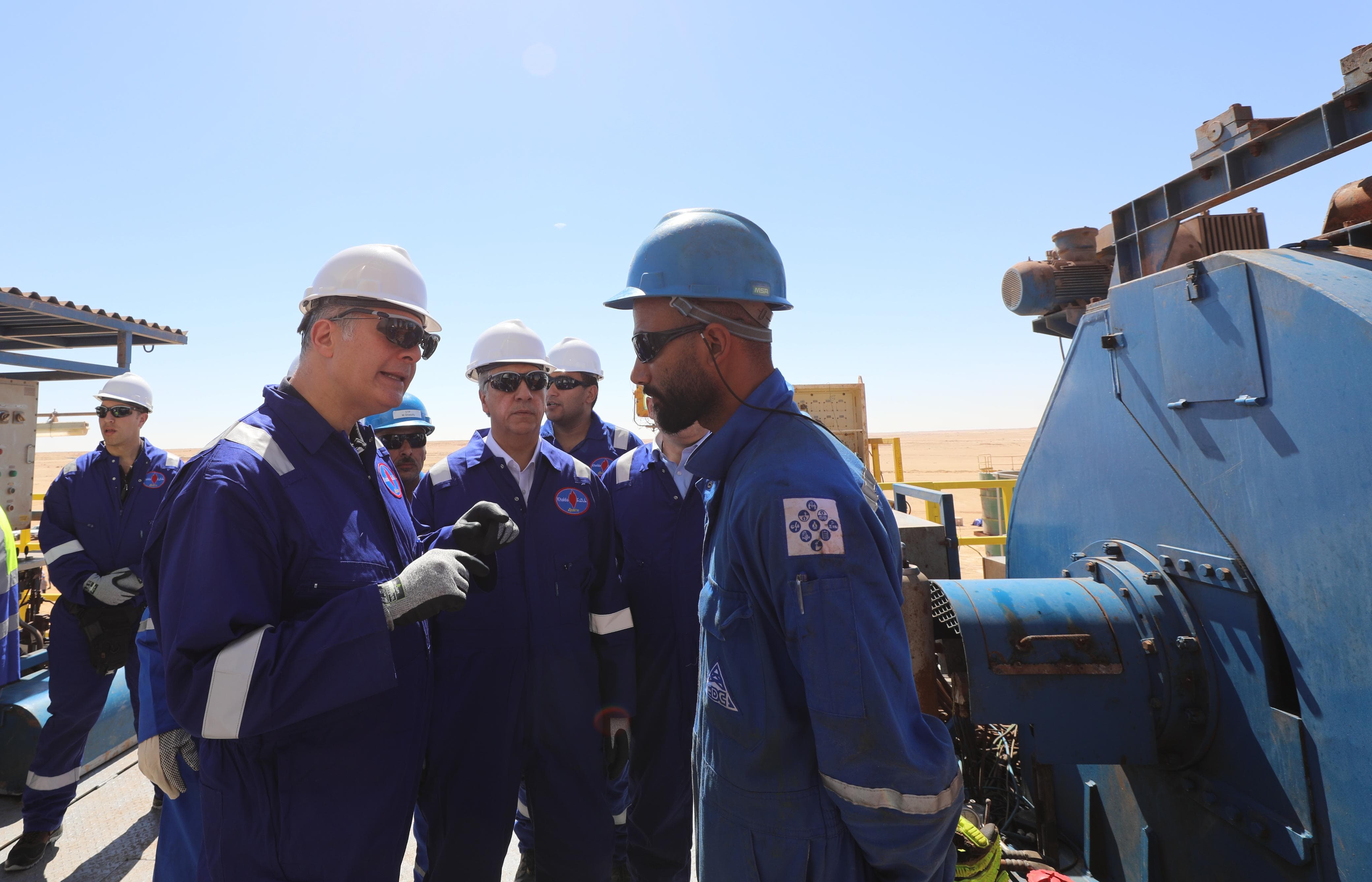وزير البترول يتابع خطط الإنتاج بحقول الصحراء الغربية