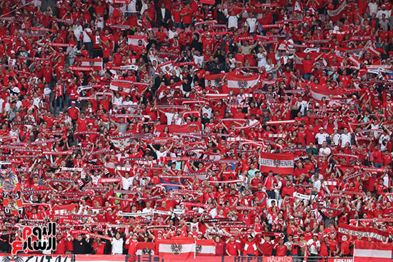 جماهير النمسا فى مباراة تركيا