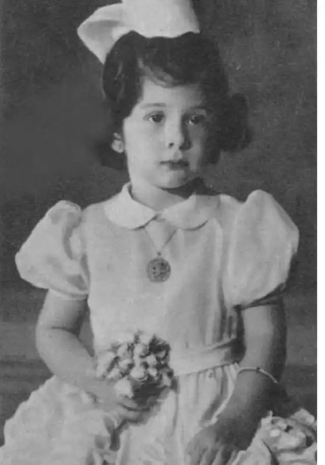 الأميرة فوزية في طفولتها
