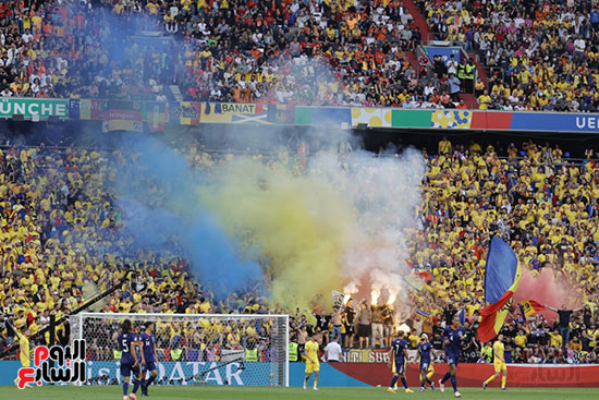 جماهير رومانيا تشعل المباراة