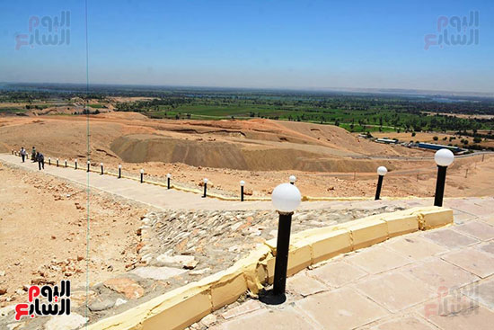 الطريق إلى المقبرة بعد التطوير (4)