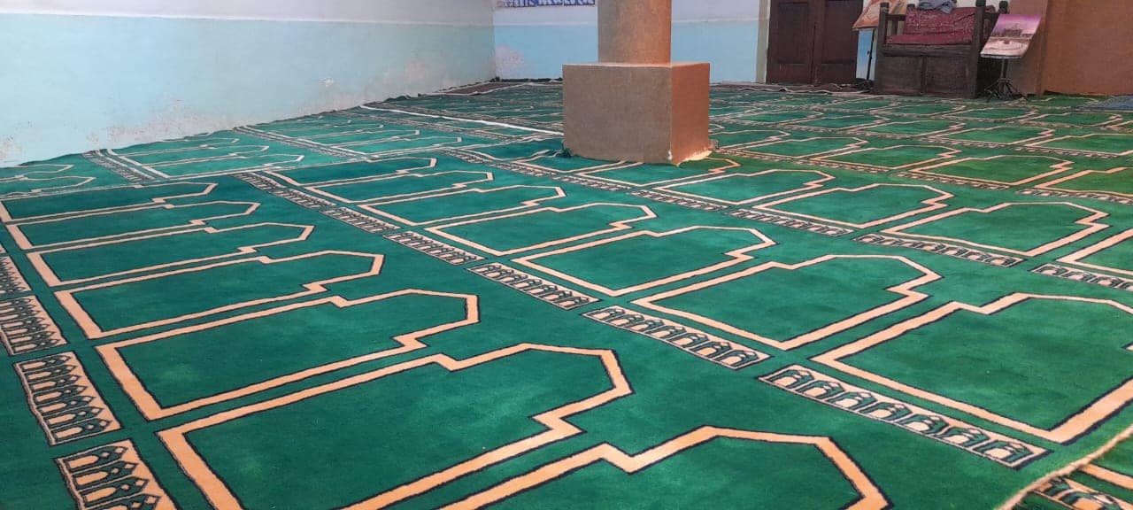 أعمال فرش مسجد خالد بن الوليد باسنا بسجاد المحراب الجديد