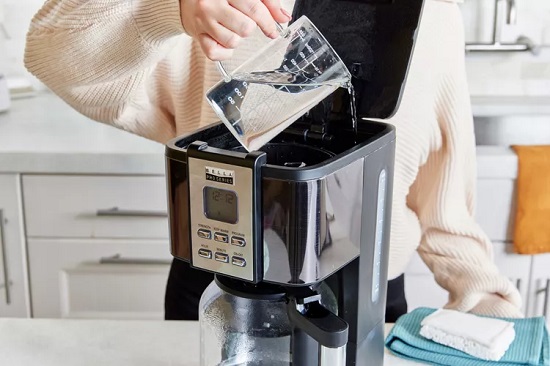 خطوات تنظيف مكينة القهوة