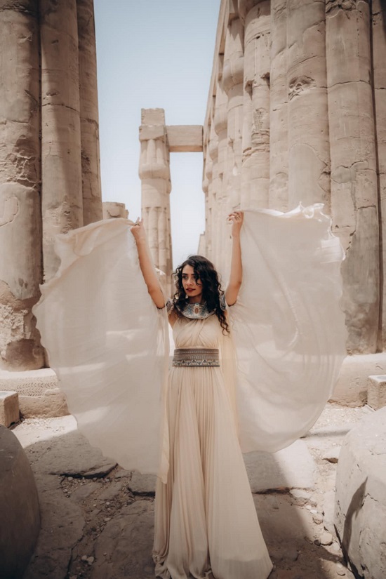 فستان مستوحى من الزى الفرعونى