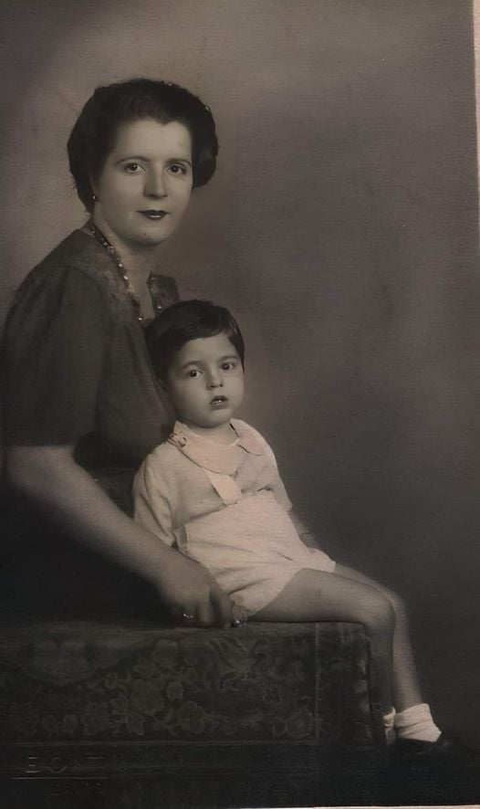 محمد خان ووالدته