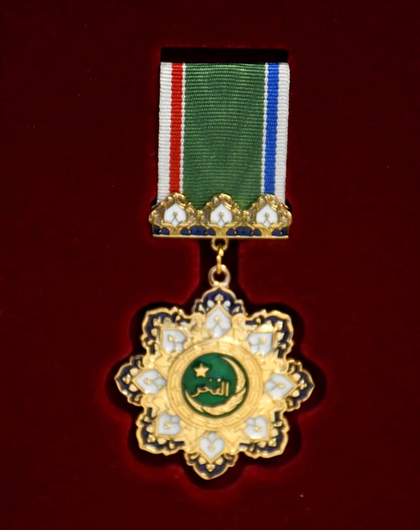 وسام الشرف لوزير الأوقاف وسام الشرف لوزير الأوقاف