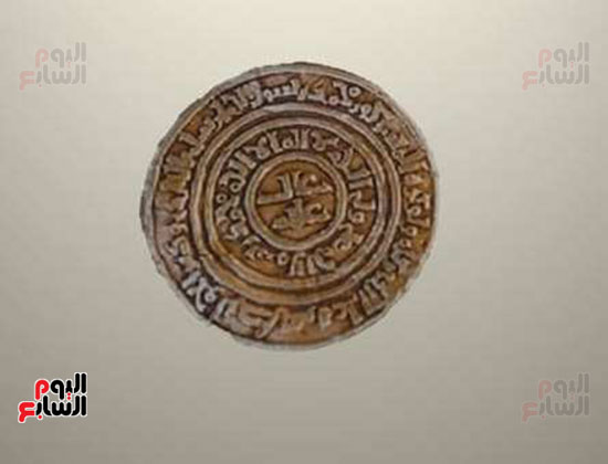 دينار-به-صك-في-فترة-خلافة-عبد-الملك-بن-مروان-بالمتحف