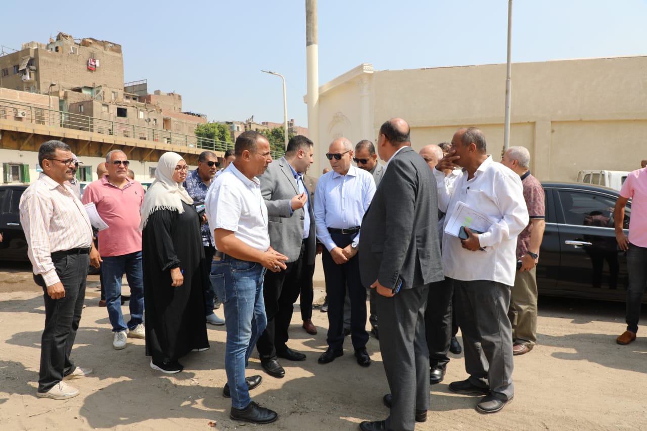 محافظ القاهرة بجولة تفقدية لأعمال التطوير الجارية بحى روض الفرج