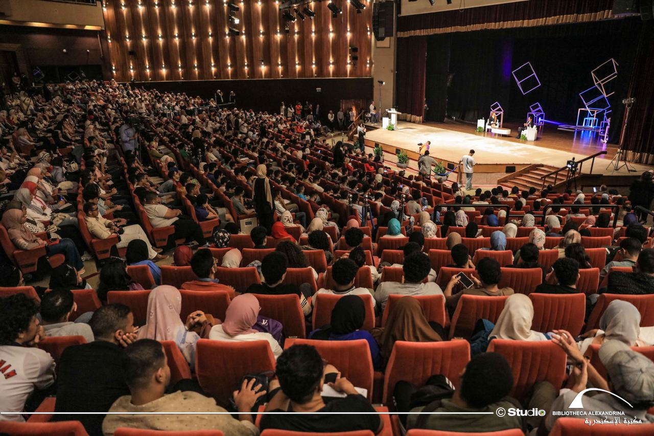 أبو هشيمة يستعرض مسيرة نجاحه أمام طلاب الثانوية العامة (12)