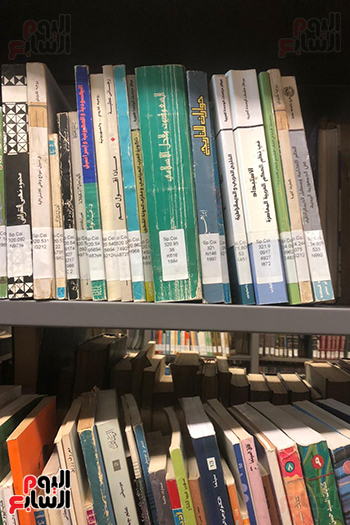 جانب من محتويات مكتبة رجاء النقاش جانب من محتويات مكتبة رجاء النقاش