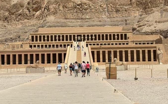 الأفواج السياحية تزور معبد الملكة حتشبسوت