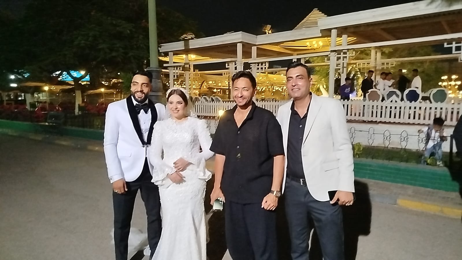 حمادة هلال يشارك  في زفاف ابنة الشاعر هادى ابو اليزيد رغم مرضه (1)