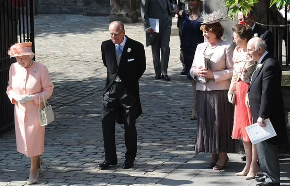 الملكة الراحلة اليزابيث والأمير الراحل فيليب فى الزفاف
