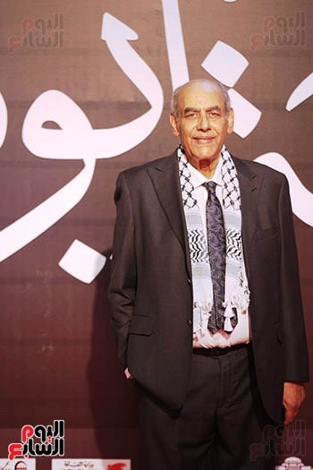 أحمد بدير بالكوفية الفلسطينية (2)