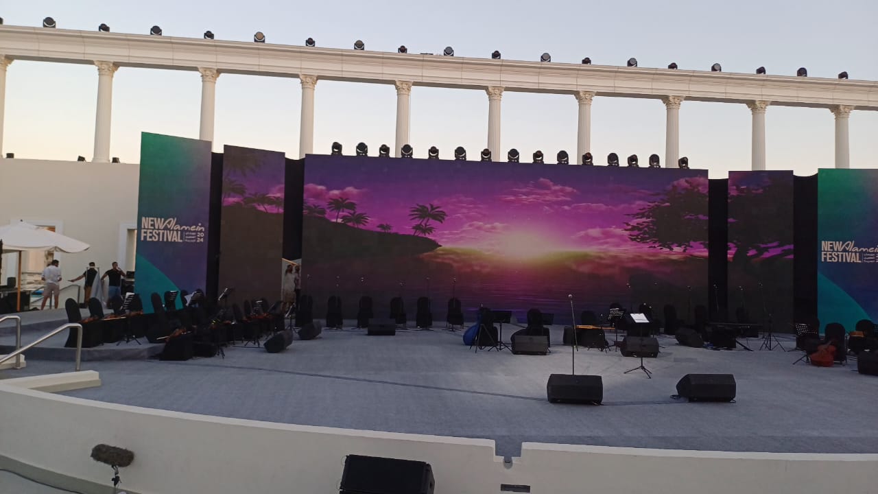 المسرح الروماني يستعد لحفل روائع الموسيقار بليغ حمدي بمهرجان العلمين الجديدة (2)