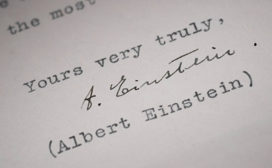 توقيع ألبرت اينشتاين