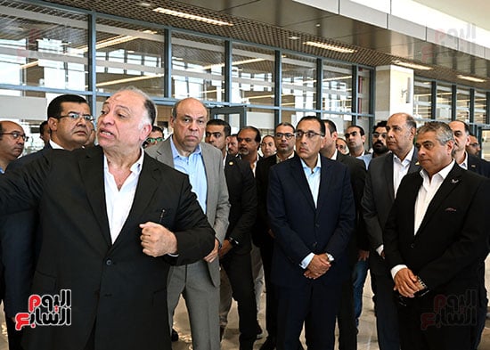 رئيس الوزراء يتفقد مطار برج العرب (18)