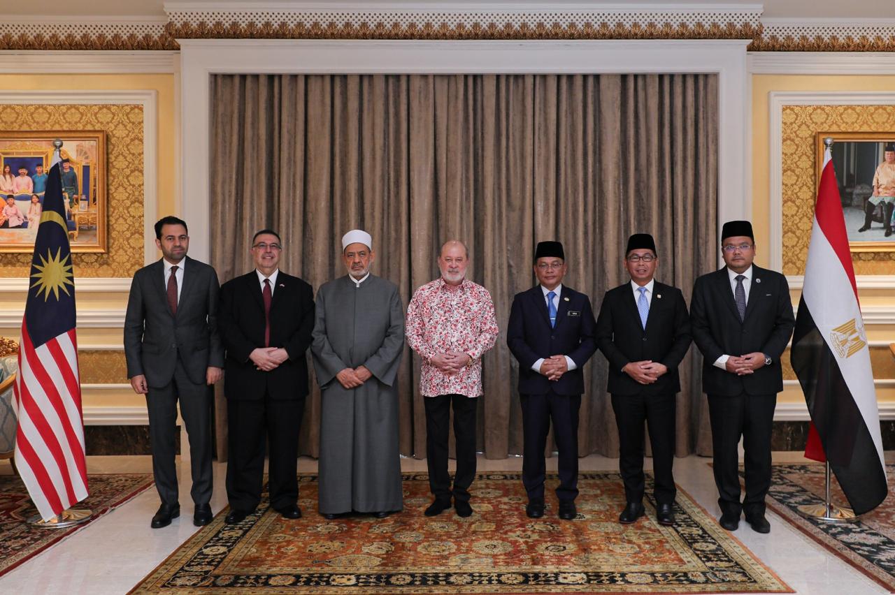 استقبال شيخ الازهر في القصر الملكي بالعاصمة الماليزية