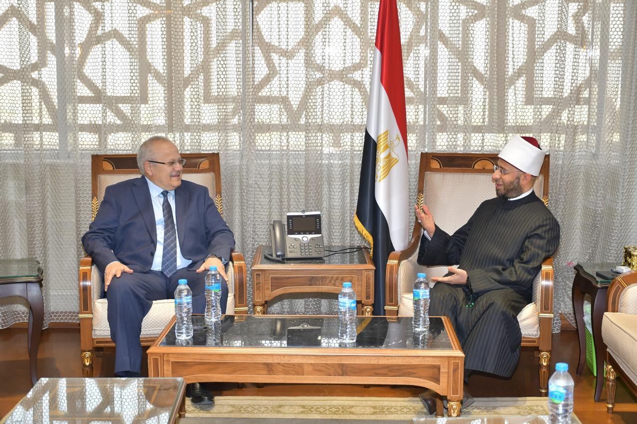 وزير الأوقاف يستقبل رئيس جامعة القاهرة