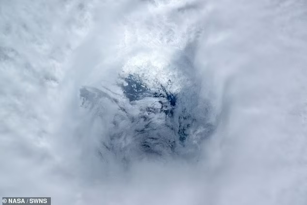 صور إعصار بيريل
