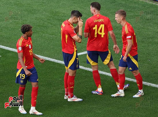لاعبى-منتخب-إسبانيا-بعد-الهدف-الأول