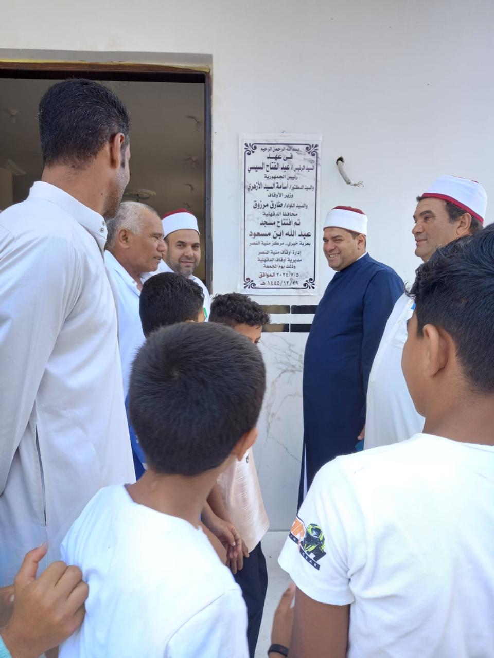 أثناء افتتاح مدير أوقاف منية النصر لمسجد