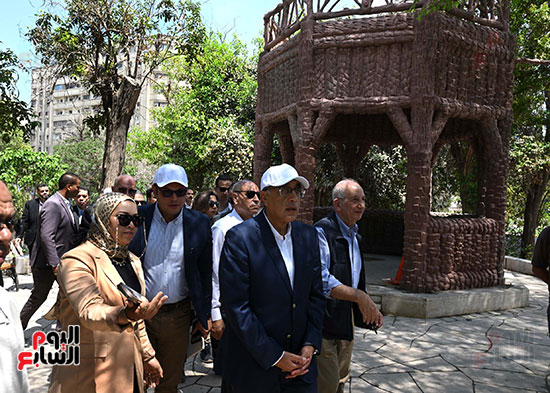  تفقد الدكتور مصطفى مدبولي لمشروع إعادة إحياء حديقة الأزبكية التراثية (18)