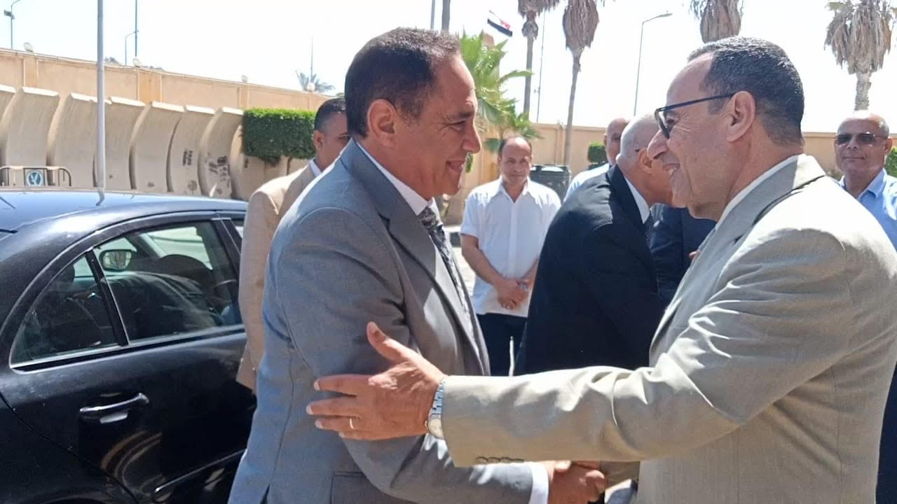 المحافظ السابق خلال استقبال اللواء خالد مجاور (4)