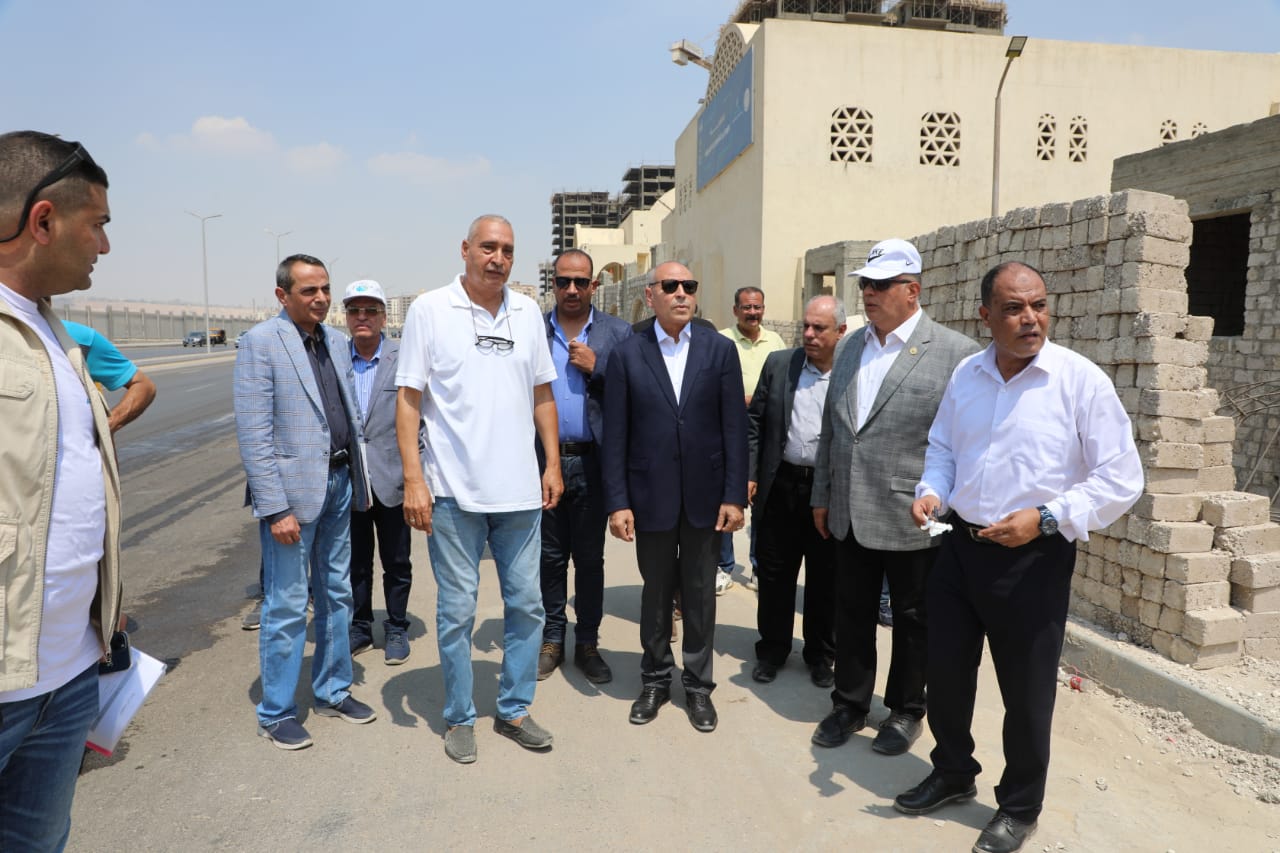 محافظ القاهرة يتفقد أعمال اقامة معرض قرية الفواخير
