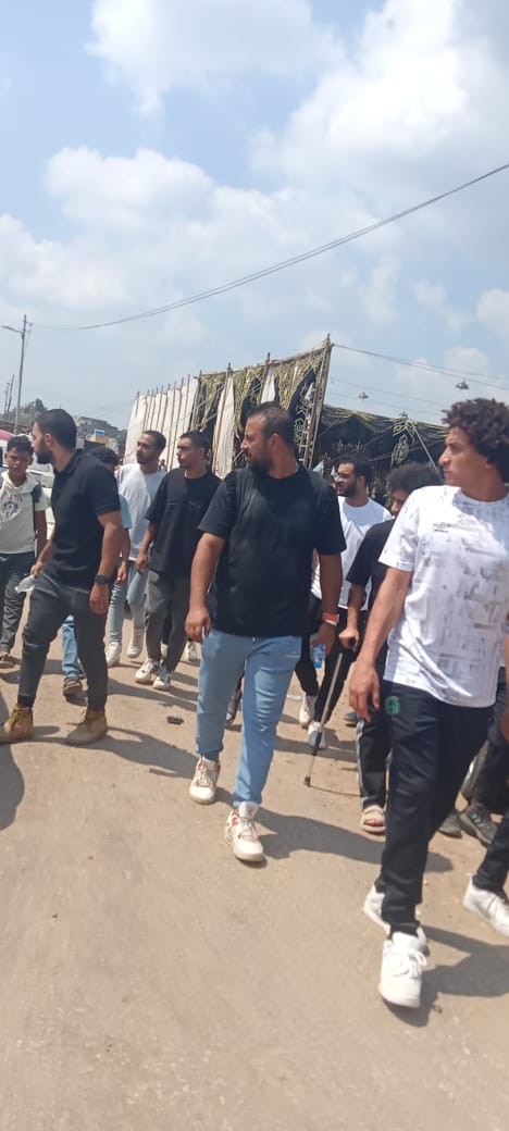 عدد من الاعبين بسرادق العزاء