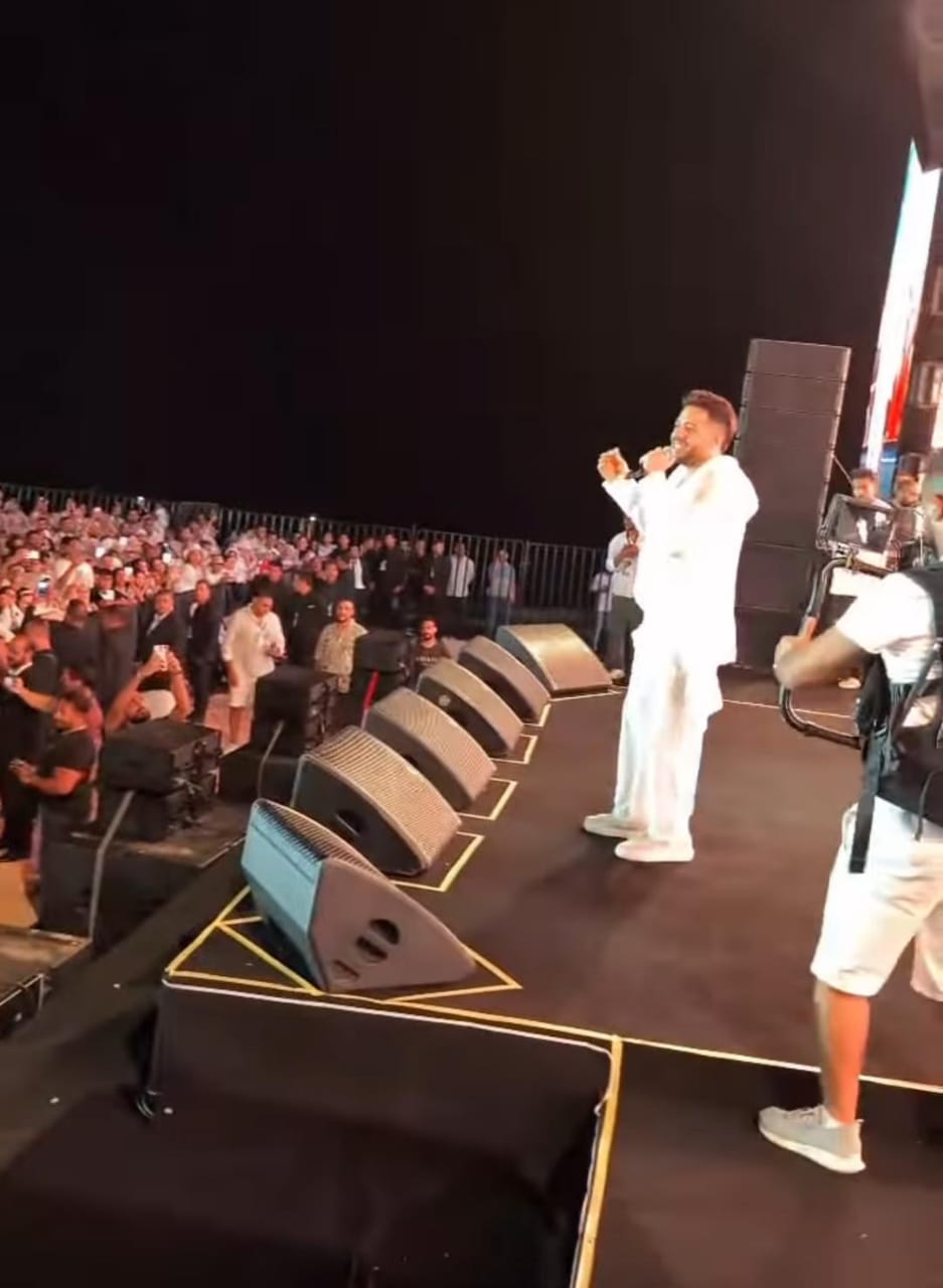 محمد حماقي يحيي حفلا جماهيريا ضخما في بورسعيد (2)