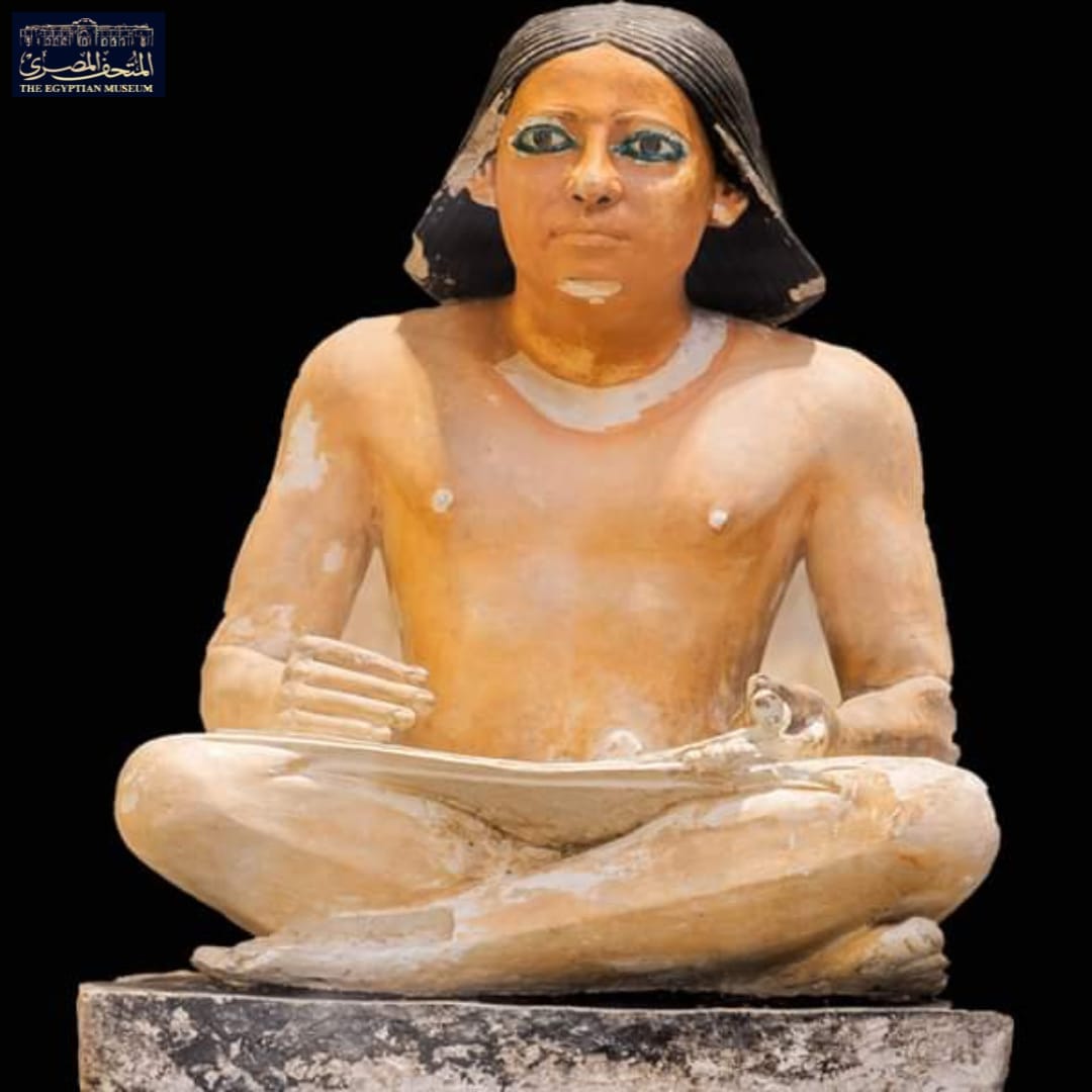 الكاتب الجالس