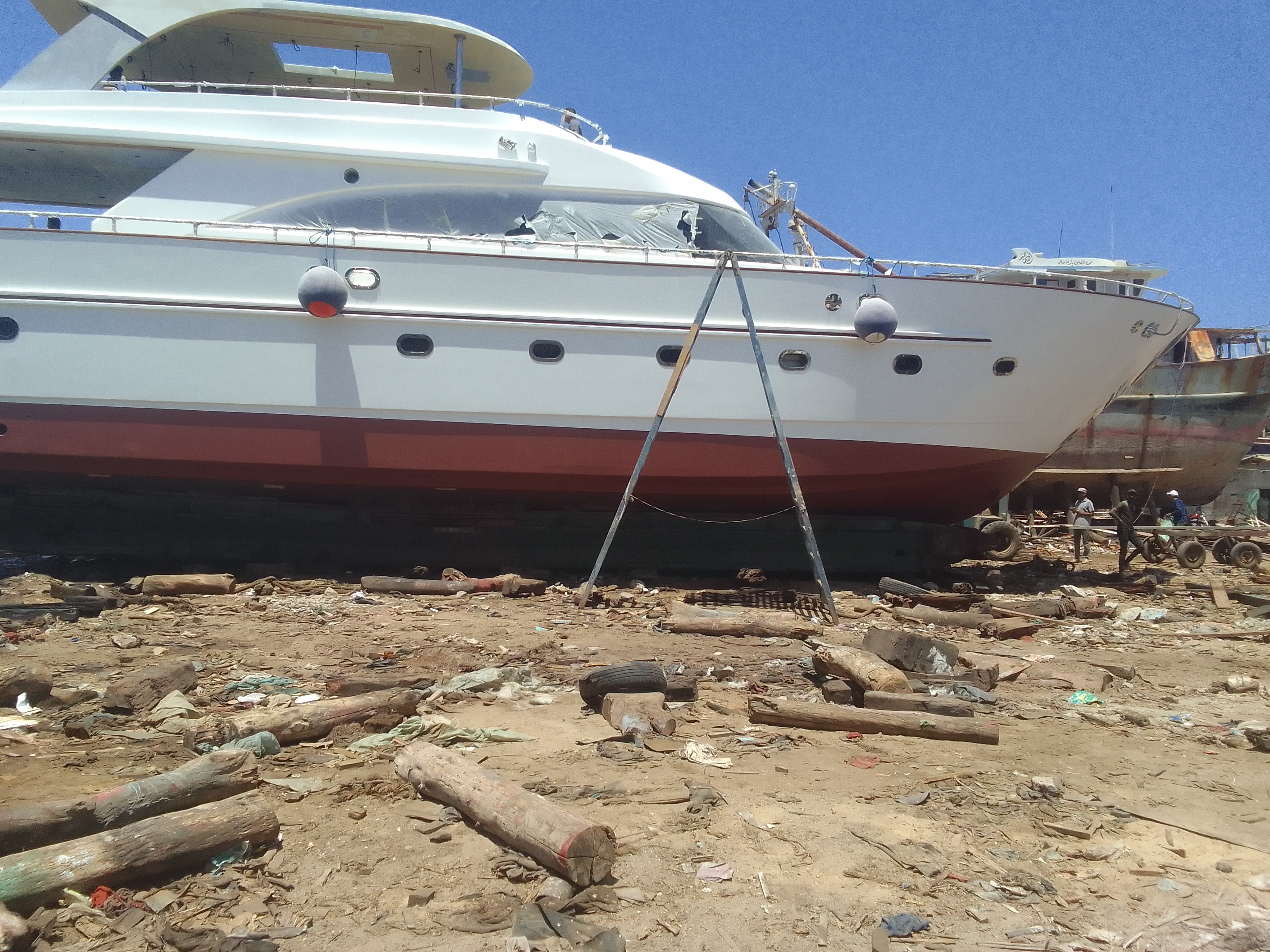 عمال الأزء في ورش دمياط (5)