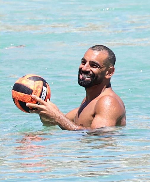 محمد صلاح في اليونان (7)